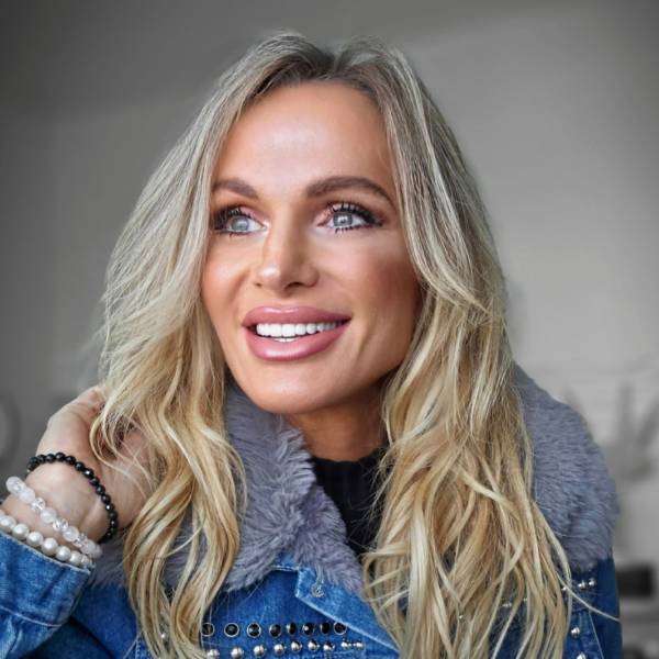 modelka s ID 01022FA0K0 p021