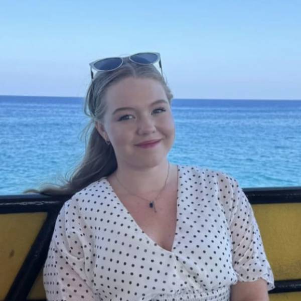 modelka s ID 01022KVWBA p021