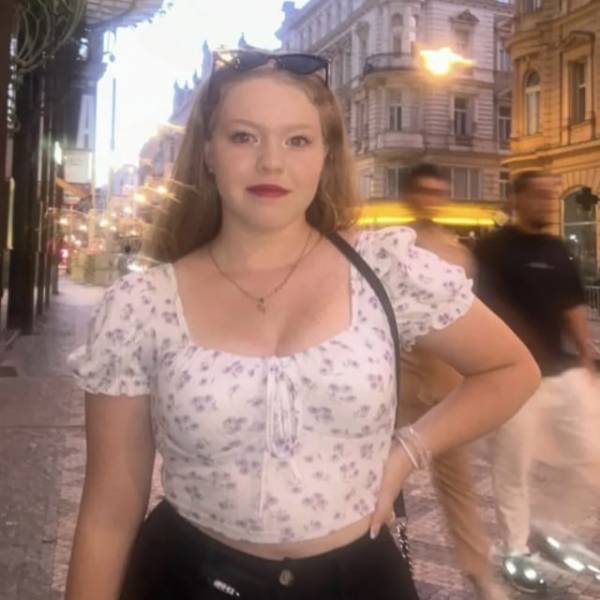 modelka s ID 01022KVWBA p031