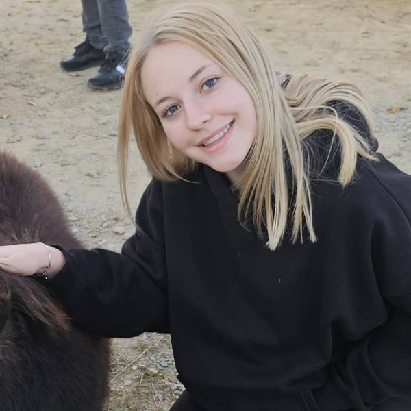 modelka s ID 01022LYGH8 p021