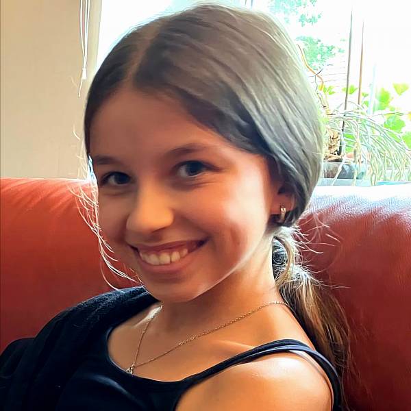 modelka s ID 01022LZNGQ p021