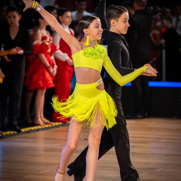 modelka s ID 01022LZNGQ p031