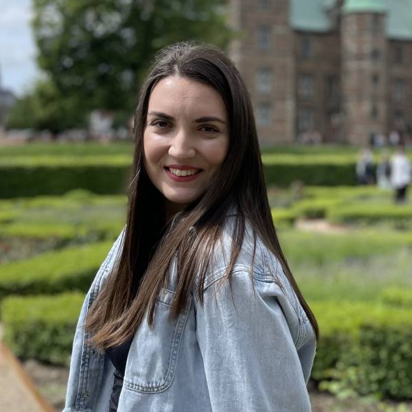 modelka s ID 01022U23SE p021