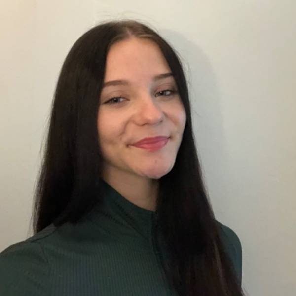 modelka s ID 01022UO7B6 p021