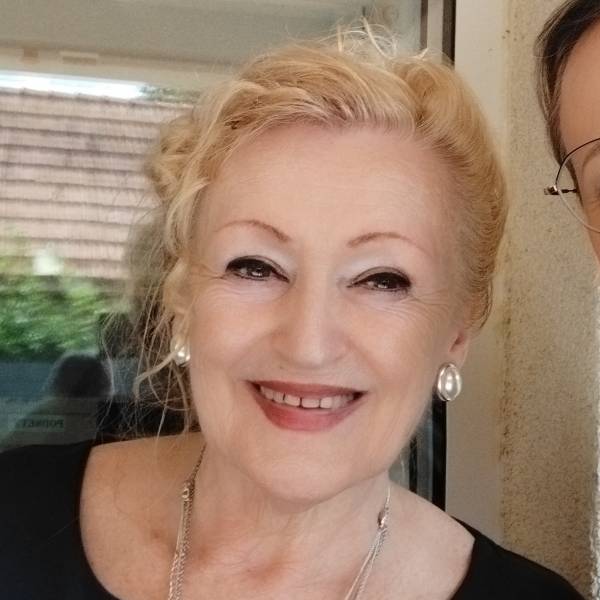 modelka s ID 01022VHYR9 p021