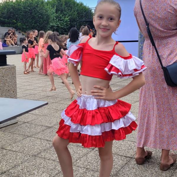 modelka s ID 01022YZQUZ p031