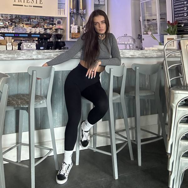 modelka s ID 010231TV8C p031