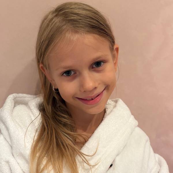 modelka s ID 010235BL7X p021