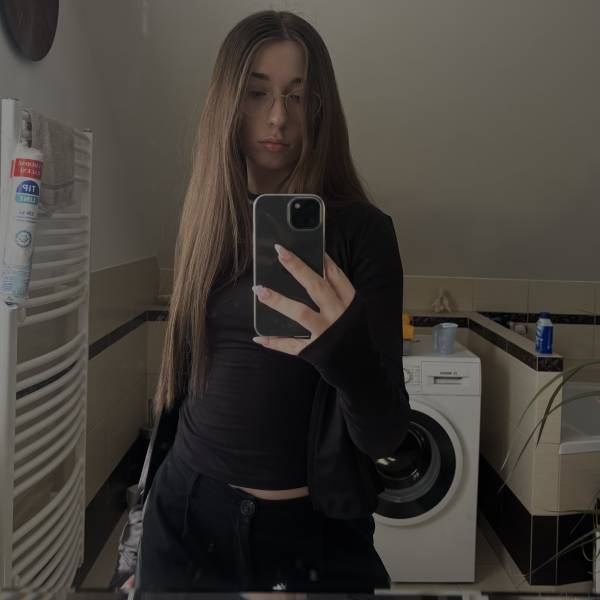 modelka s ID 01023981G6 p031