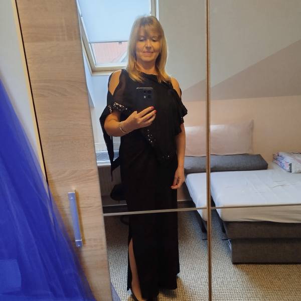 modelka s ID 010239GMEM p031