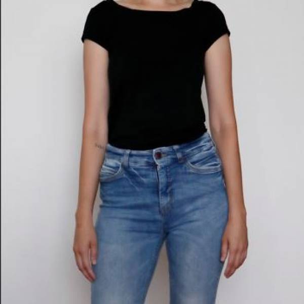 modelka s ID 01023EC1MO p031