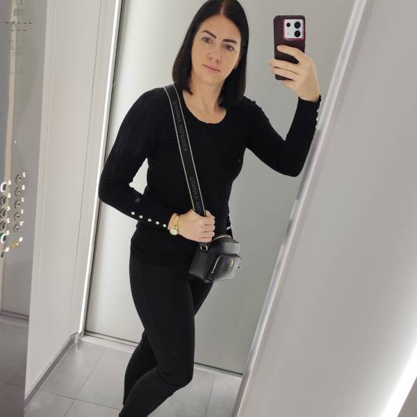 modelka s ID 01023IIM2M p031