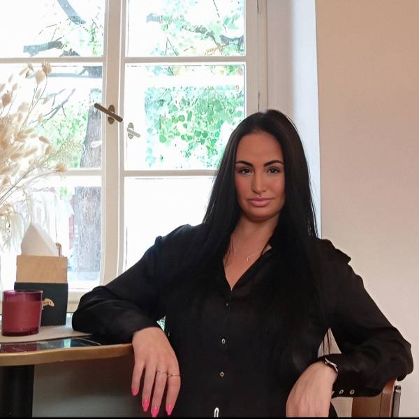 modelka s ID 01023JWVJL p021