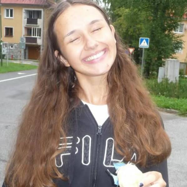 modelka s ID 01023OIK5M p021