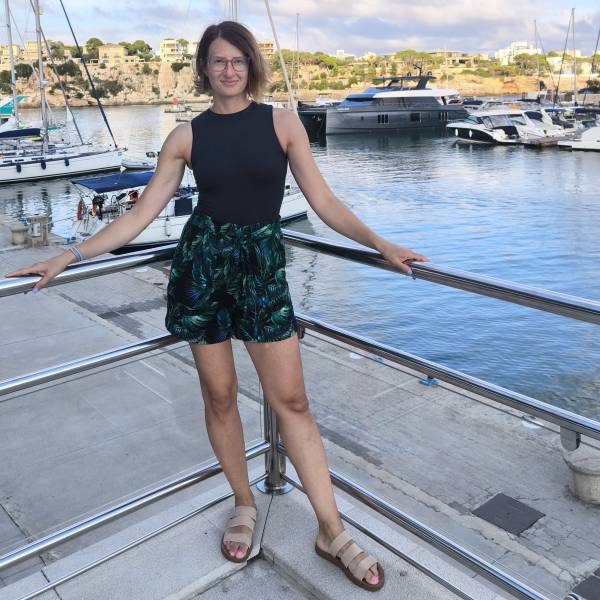 modelka s ID 01023QF4MS p021