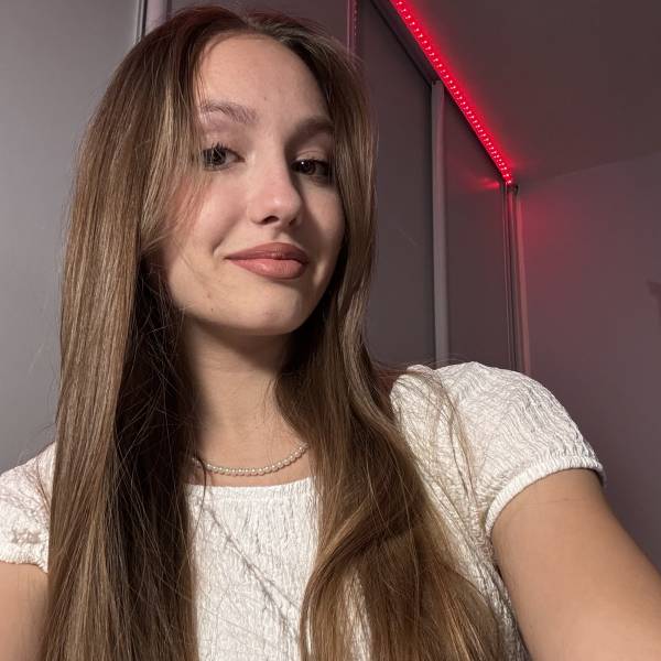 modelka s ID 01023WFEB3 p021