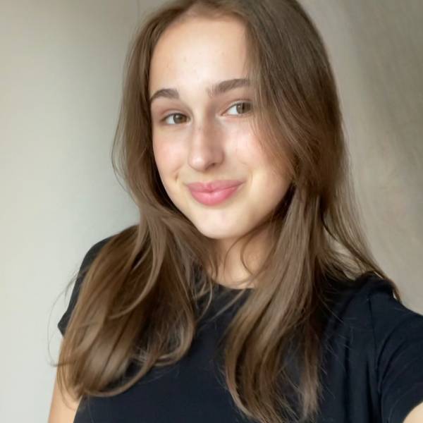 modelka s ID 01023XQ8EI p021