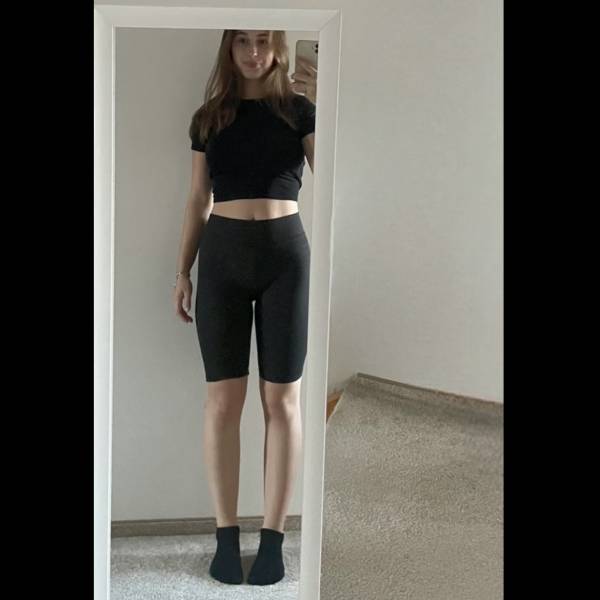 modelka s ID 01023XQ8EI p031