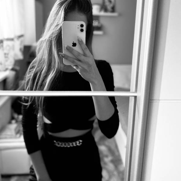 modelka s ID 01023YLC76 p031
