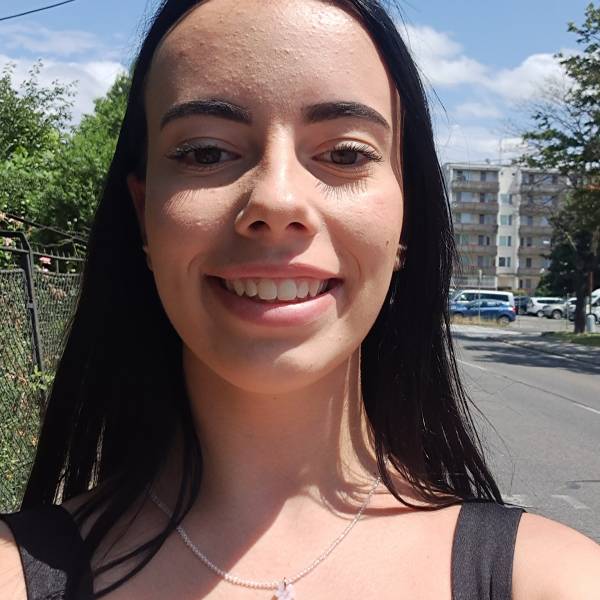 modelka s ID 010240ZU5K p021