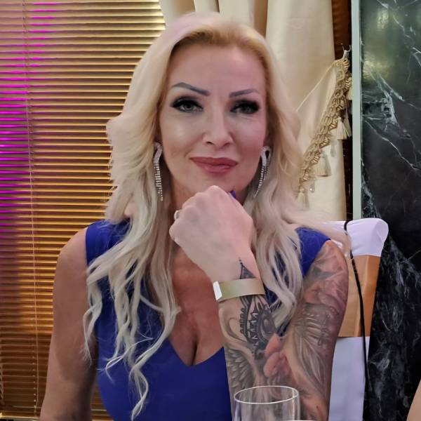 modelka s ID 010247S7GL p021