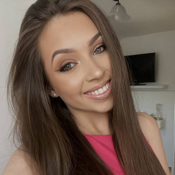 modelka s ID 010249G9G6 p021