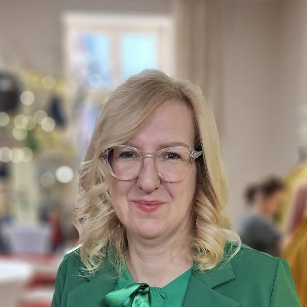 modelka s ID 01024E92KW p021