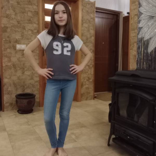 modelka s ID 010252DXU9 p031