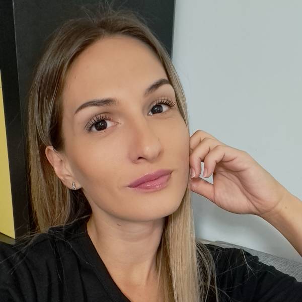 modelka s ID 0102548VT8 p021