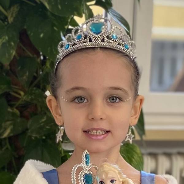 modelka s ID 01025BDM79 p021