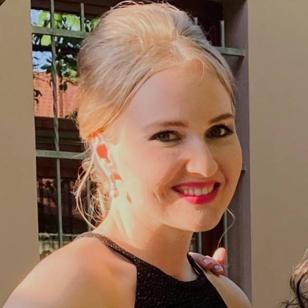 modelka s ID 01025EX6NG p021