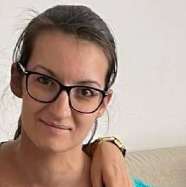 modelka s ID 01025G9PKB p021