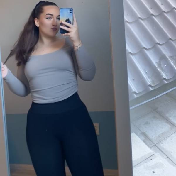 modelka s ID 01025HH0E4 p031