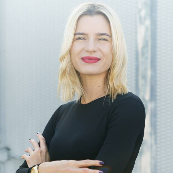 modelka s ID 01025HHA0V p021