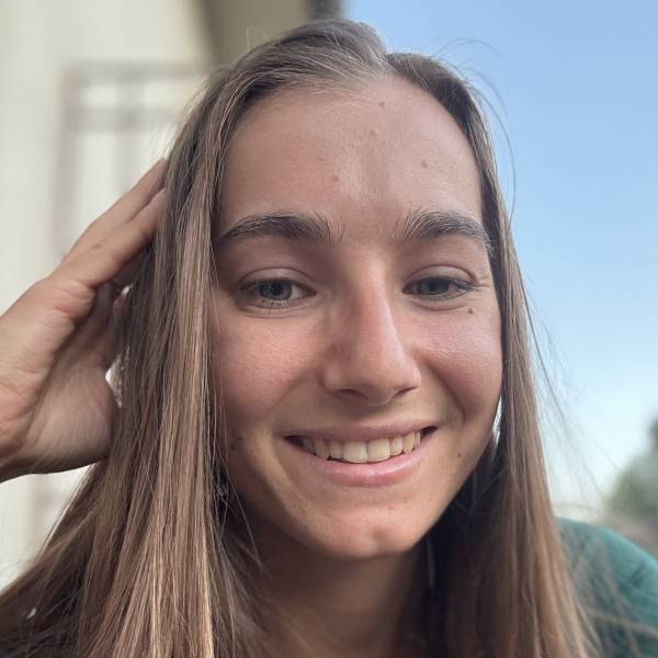 modelka s ID 01025NYLI5 p021