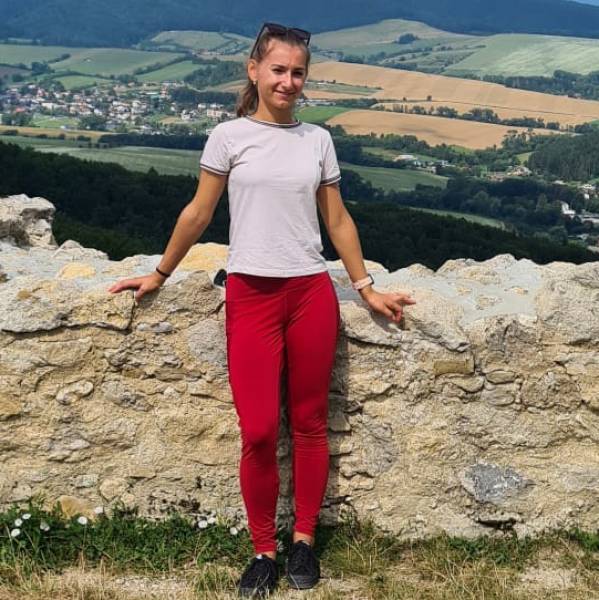 modelka s ID 01025NYLI5 p031