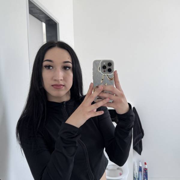 modelka s ID 01025QESM0 p021