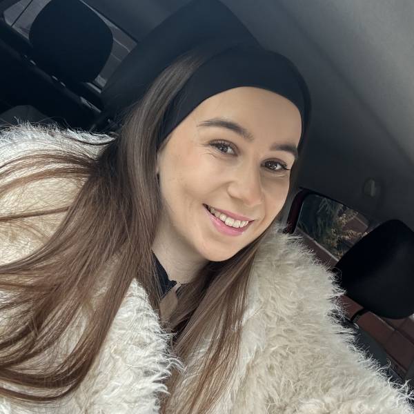 modelka s ID 01025QQEF0 p021