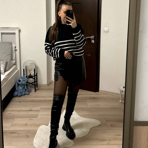 modelka s ID 01025QQEF0 p031