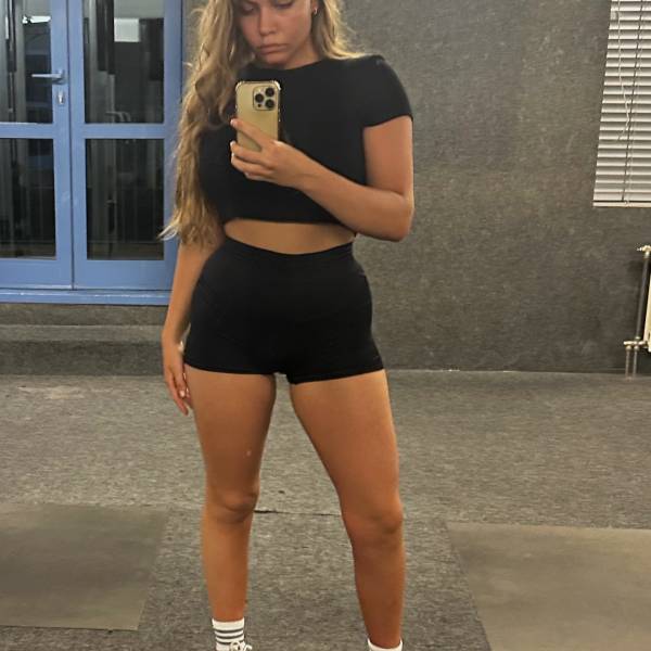 modelka s ID 01025RMW3Y p031