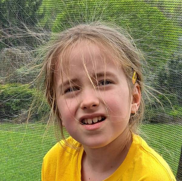 modelka s ID 01025TEUUG p021