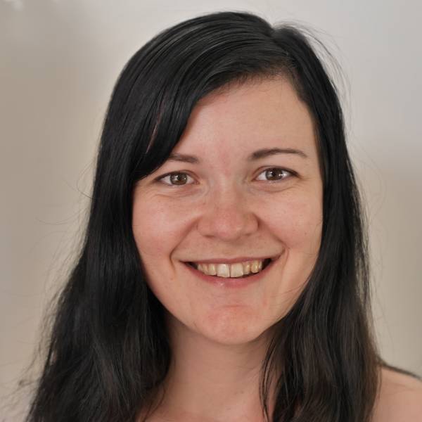 modelka s ID 01025TFOIC p021