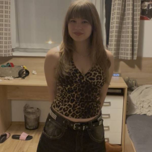 modelka s ID 01025VA3XT p031