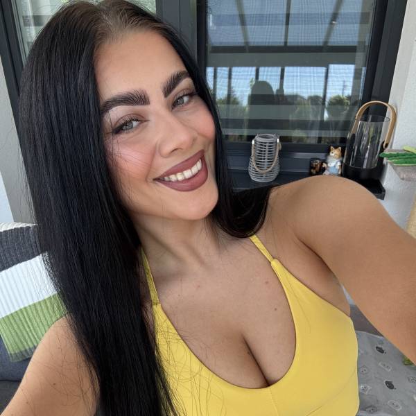 modelka s ID 01025XAK3Q p021