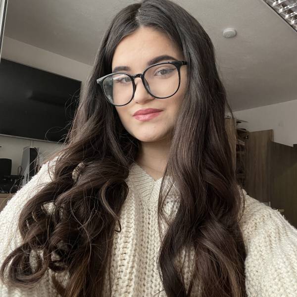 modelka s ID 01025XUAP3 p021