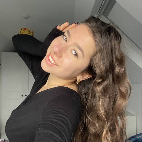 modelka s ID 01025YFSYT p021