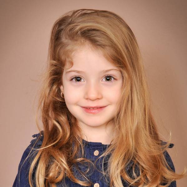 modelka s ID 01026GD7HY p021