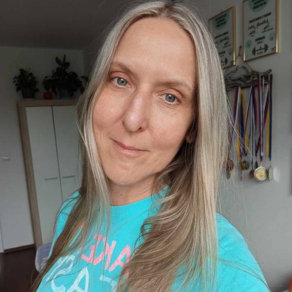 modelka s ID 01026O6MX8 p021