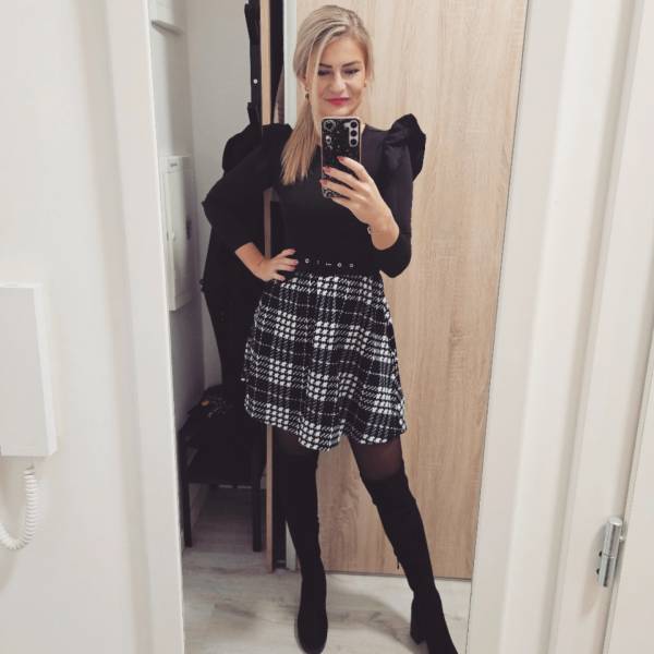 modelka s ID 01026QIRN0 p031