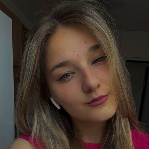 modelka s ID 01026WZLHO p021